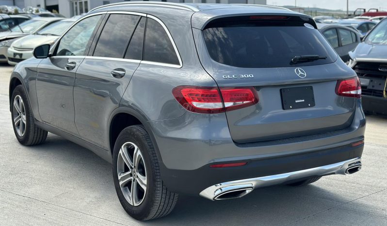 
								Mercedes-Benz glc 300 full									