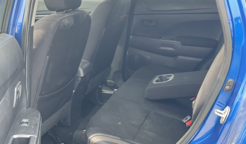 
								Mitsubishi Outlander Sport full									