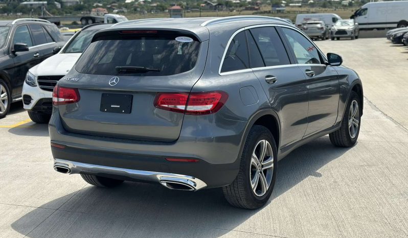 
								Mercedes-Benz glc 300 full									