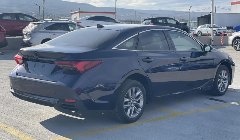 
								Toyota Avalon full									