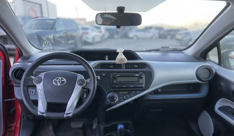 
								Toyota Prius C full									
