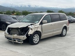 
										Chrysler Town and country full									