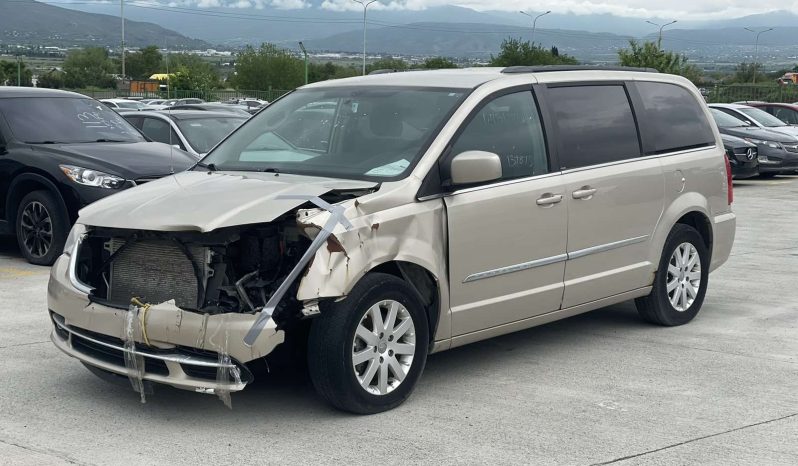 
								Chrysler Town and country full									