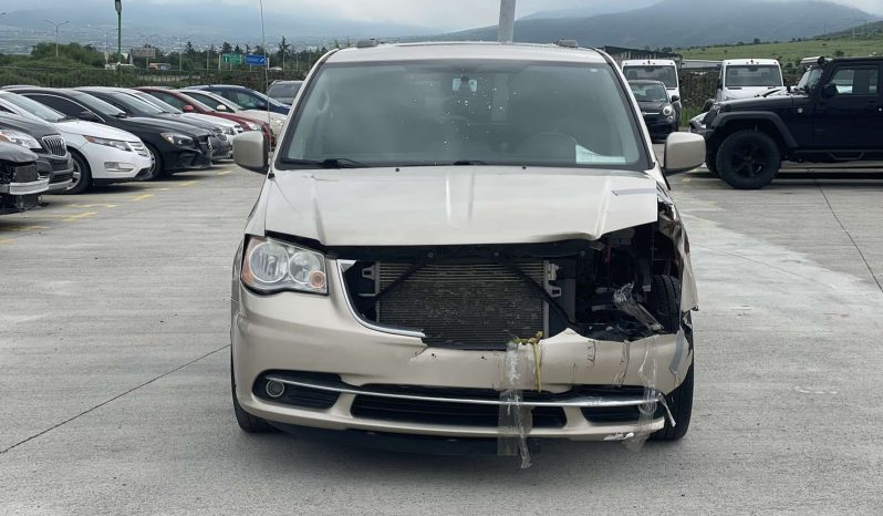 
								Chrysler Town and country full									
