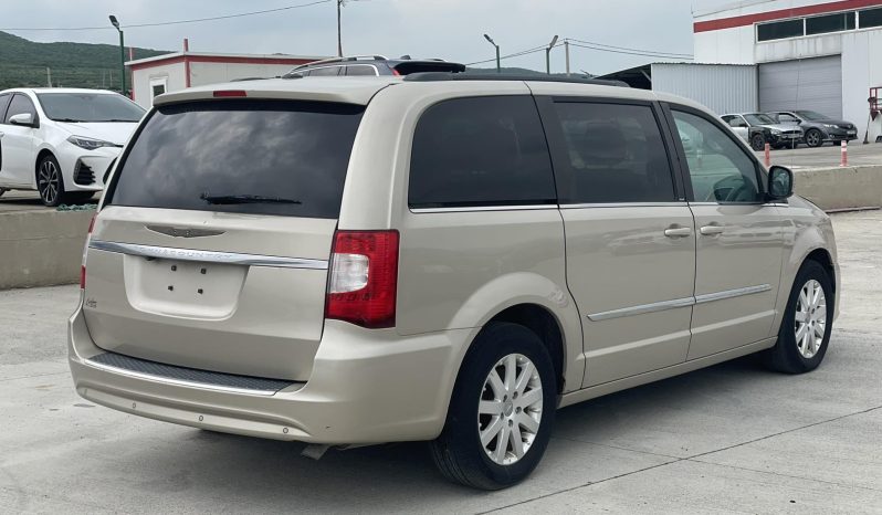 
								Chrysler Town and country full									
