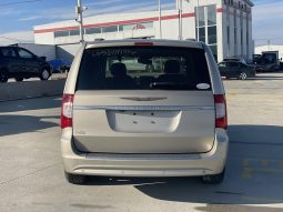 
										Chrysler Town and country full									