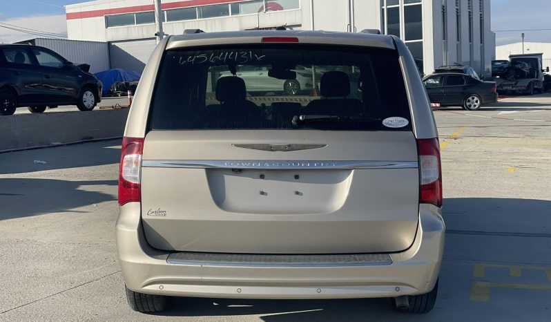 
								Chrysler Town and country full									