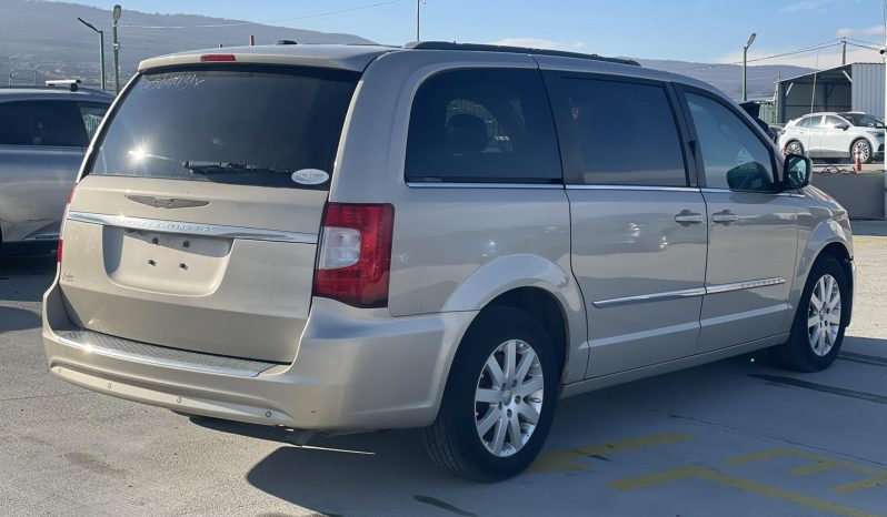 
								Chrysler Town and country full									