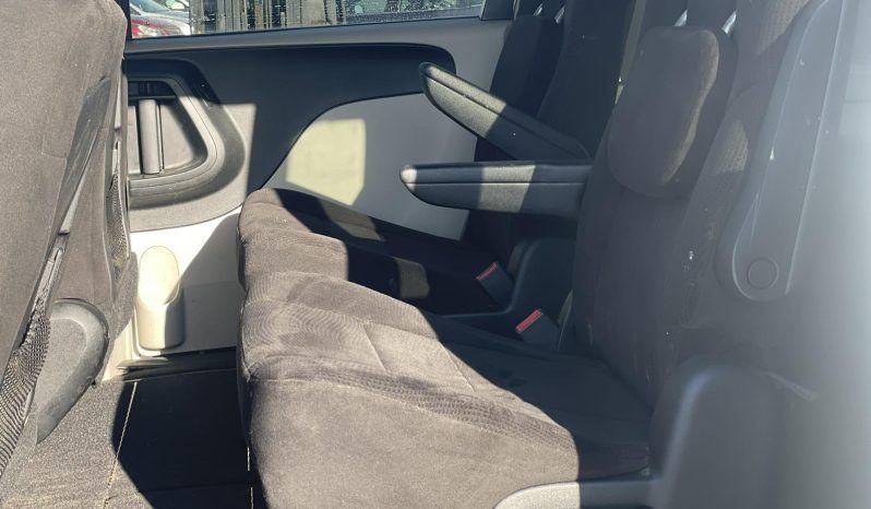 
								Chrysler Town and country full									